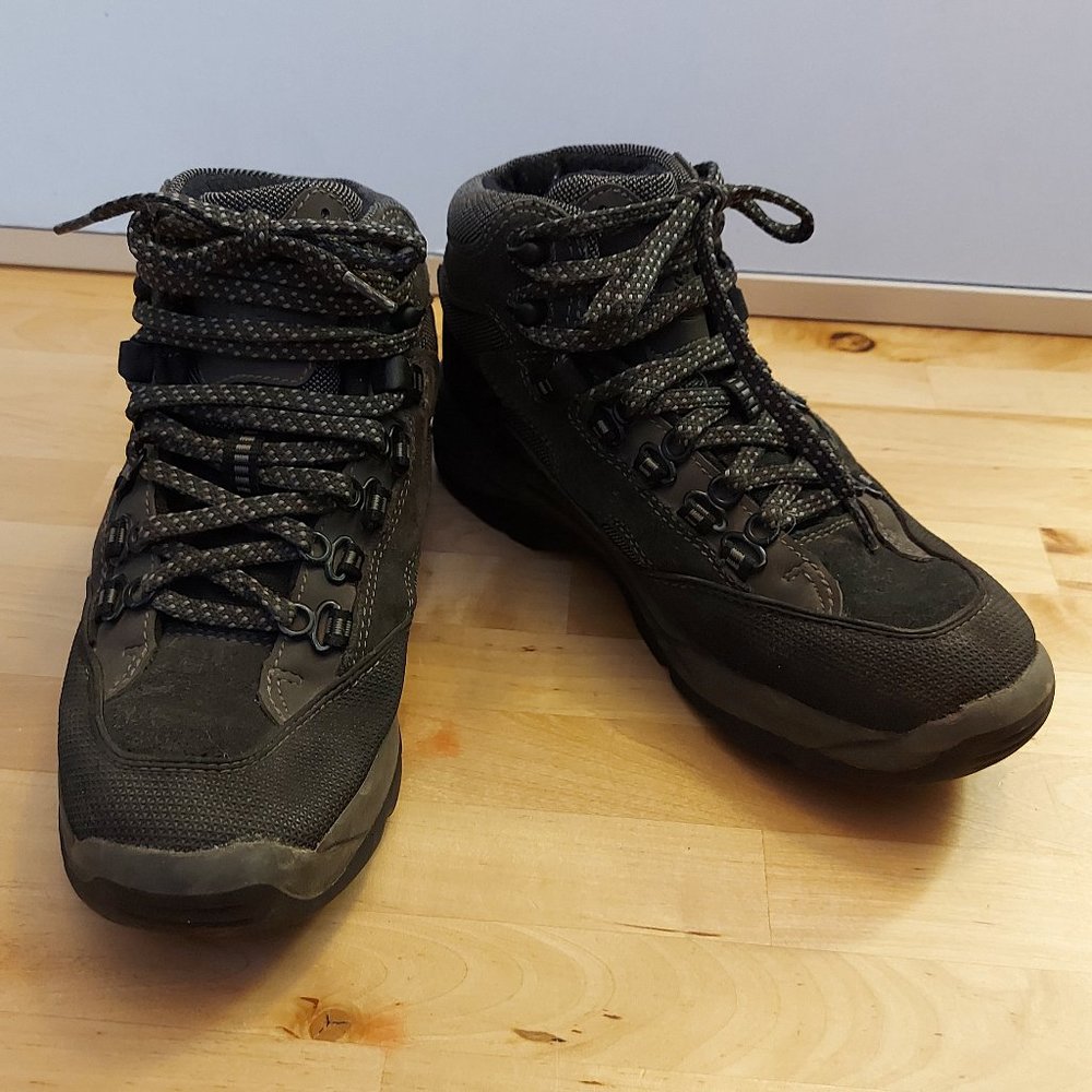 STATE STREETS Leather Hiking Boots SHIPS FREE!